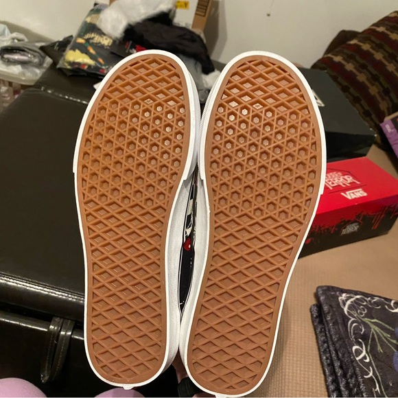 Vans house of terror era “it” pennywise shoes - Picture 4 of 7